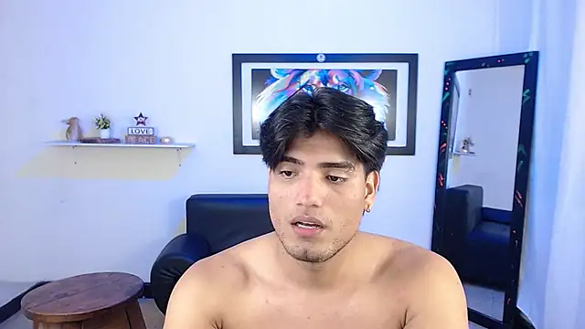 Snapshot of Bigmark18 chatting on February 15, 11:47 pm Bigmark18 online show from February 15, 11:47 pm