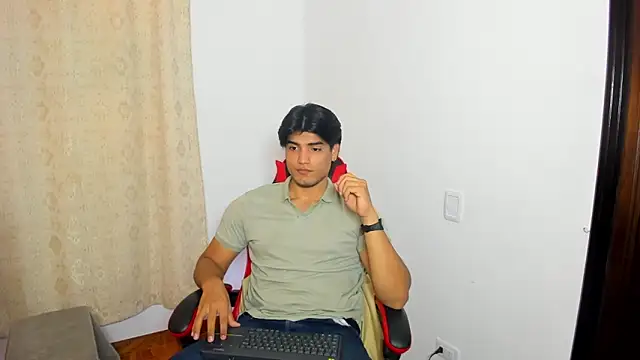 Snapshot of Bigmark18 chatting on March 12, 7:28 pm Bigmark18 online show from March 12, 7:28 pm