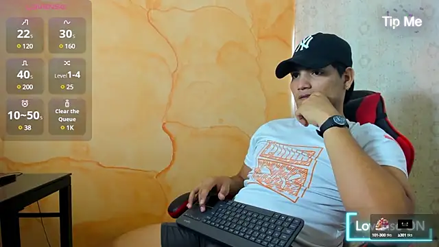 Snapshot of Bigmark18 chatting on March 18, 8:15 pm Bigmark18 online show from March 18, 8:15 pm