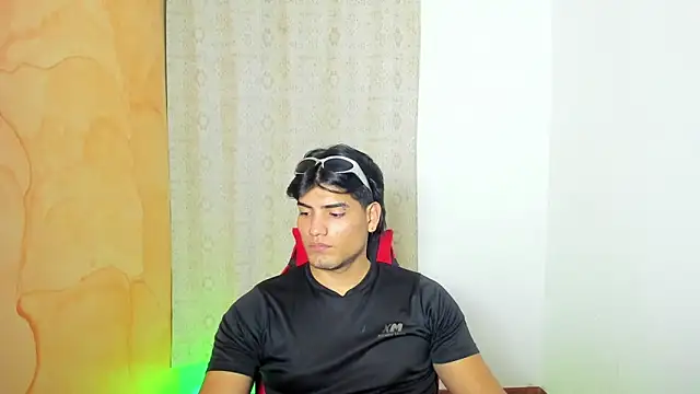 Snapshot of Bigmark18 chatting on March 22, 7:36 am Bigmark18 online show from March 22, 7:36 am