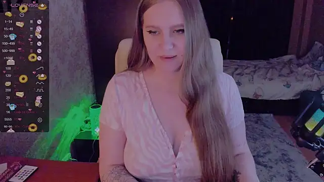 Snapshot of Alice_Dreamgirl_ chatting on December 23, 4:17 pm Alice Dreamgirl online show from December 23, 4:17 pm