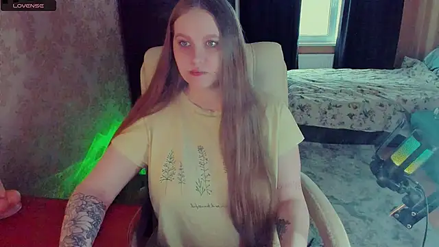 Snapshot of Alice_Dreamgirl_ chatting on February 8, 12:17 pm Alice Dreamgirl online show from February 8, 12:17 pm
