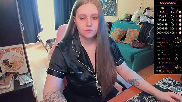 Alice Dreamgirl  online show from May 6, 1:27 pm