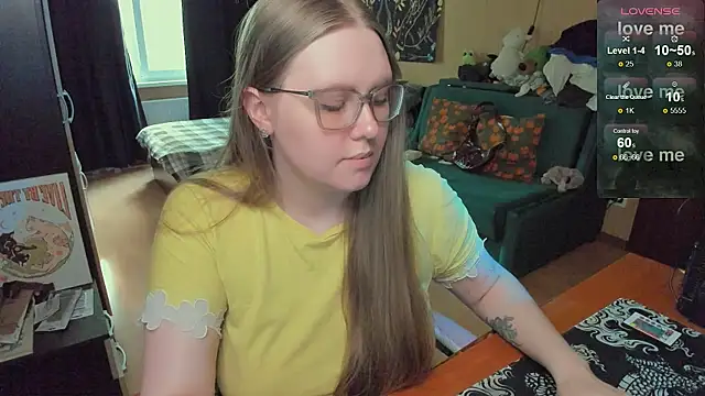 Alice Dreamgirl  online show from May 11, 2:45 pm