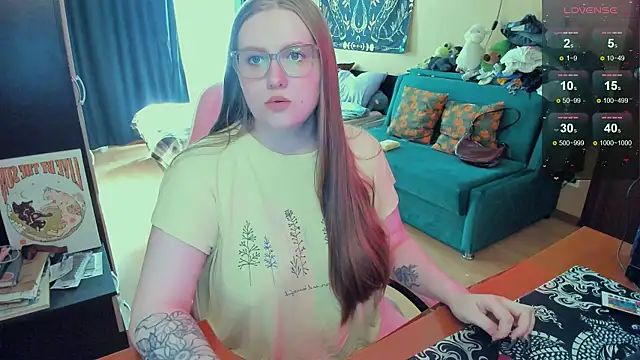Alice Dreamgirl  online show from May 13, 1:30 pm