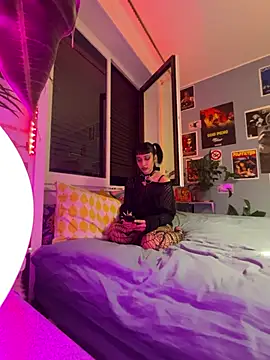 Snapshot of littlewitchxoxo chatting on December 16, 8:37 pm littlewitchxoxo online show from December 16, 8:37 pm