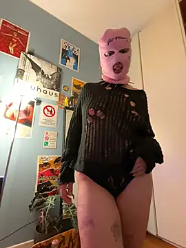 Snapshot of littlewitchxoxo chatting on February 19, 7:59 pm littlewitchxoxo online show from February 19, 7:59 pm