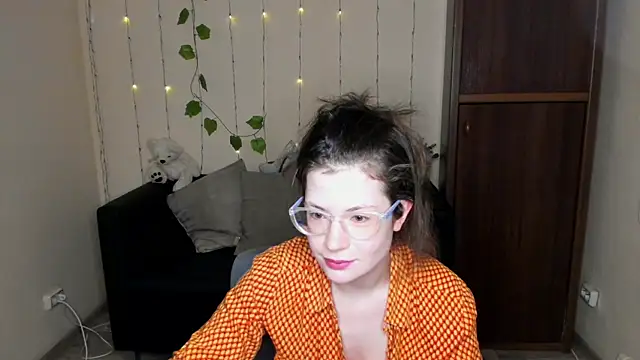 Snapshot of Alicia_redfollow chatting on January 26, 9:29 am Alicia redfollow online show from January 26, 9:29 am