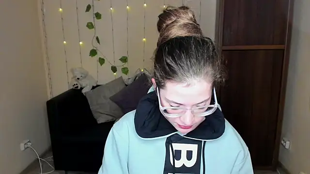 Snapshot of Alicia_redfollow chatting on January 27, 6:30 am Alicia redfollow online show from January 27, 6:30 am