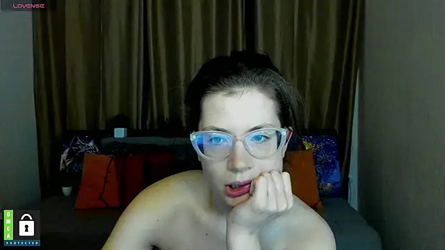 Snapshot of Alicia_redfollow chatting on January 28, 12:22 pm Alicia redfollow online show from January 28, 12:22 pm