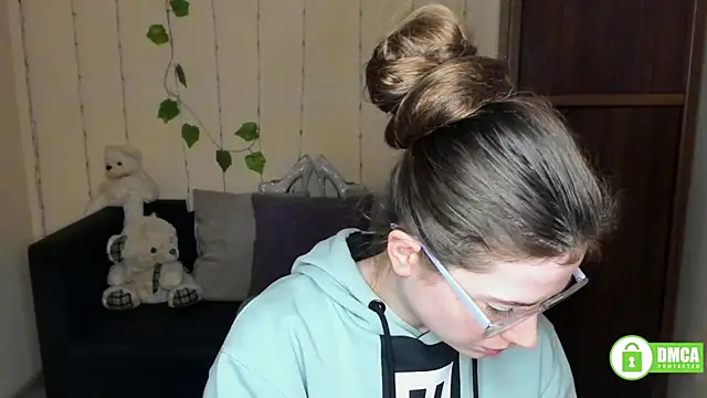 Snapshot of Alicia_redfollow chatting on February 1, 12:26 pm Alicia redfollow online show from February 1, 12:26 pm