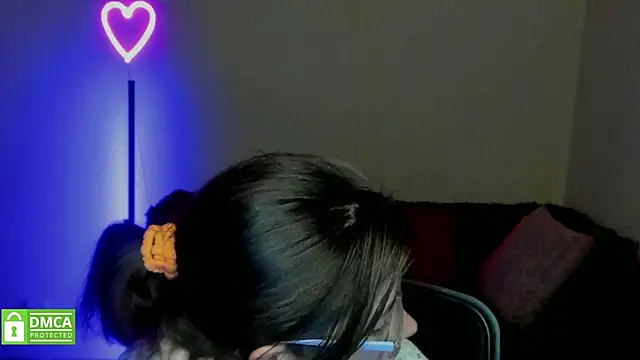 Snapshot of Alicia_redfollow chatting on February 5, 9:40 pm Alicia redfollow online show from February 5, 9:40 pm