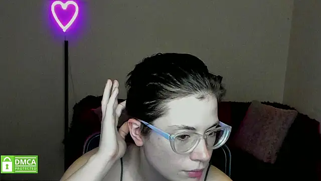 Snapshot of Alicia_redfollow chatting on February 6, 12:43 am Alicia redfollow online show from February 6, 12:43 am