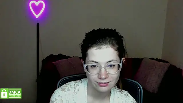 Snapshot of Alicia_redfollow chatting on February 6, 3:48 am Alicia redfollow online show from February 6, 3:48 am