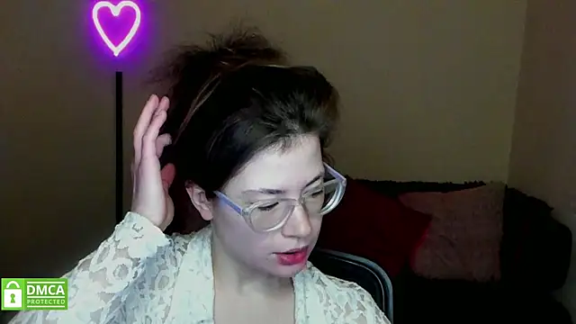 Snapshot of Alicia_redfollow chatting on February 8, 6:33 am Alicia redfollow online show from February 8, 6:33 am