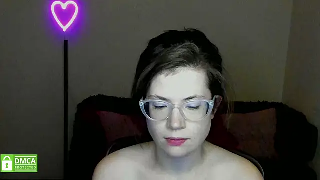 Snapshot of Alicia_redfollow chatting on February 8, 3:42 pm Alicia redfollow online show from February 8, 3:42 pm