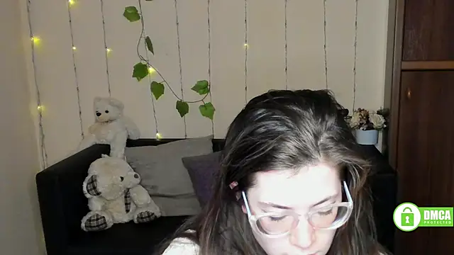 Snapshot of Alicia_redfollow chatting on February 13, 3:39 am Alicia redfollow online show from February 13, 3:39 am