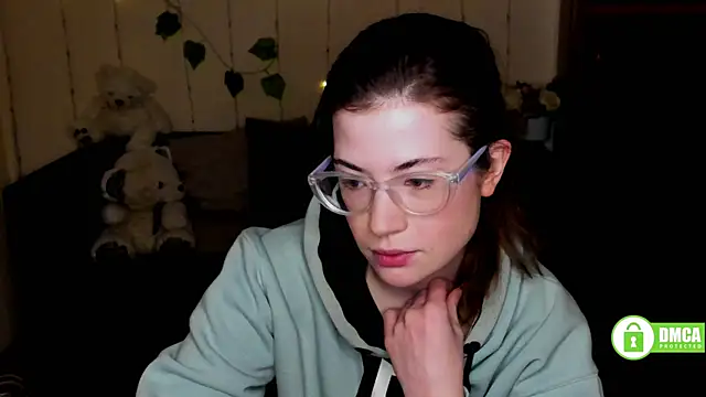 Snapshot of Alicia_redfollow chatting on February 19, 6:21 pm Alicia redfollow online show from February 19, 6:21 pm