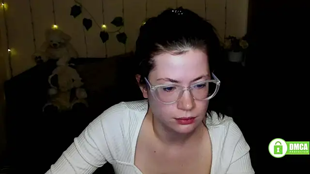 Snapshot of Alicia_redfollow chatting on February 21, 5:24 am Alicia redfollow online show from February 21, 5:24 am