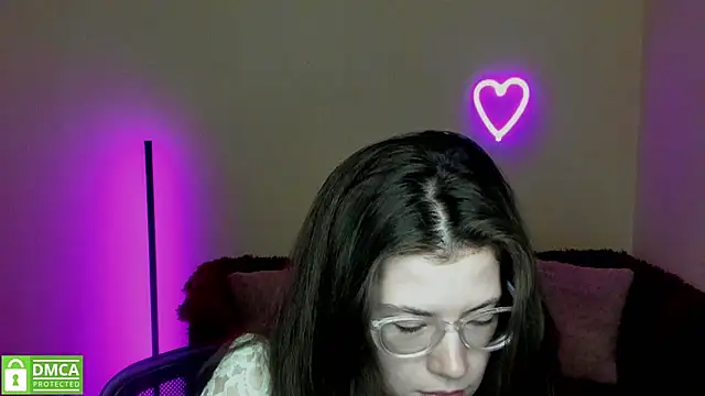 Snapshot of Alicia_redfollow chatting on February 22, 9:34 am Alicia redfollow online show from February 22, 9:34 am