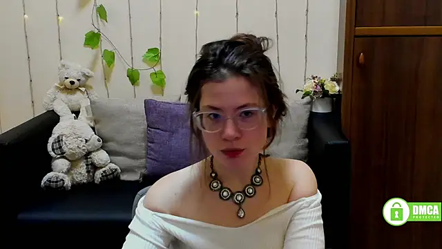 Snapshot of Alicia_redfollow chatting on February 23, 12:37 pm Alicia redfollow online show from February 23, 12:37 pm