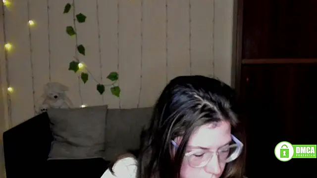 Snapshot of Alicia_redfollow chatting on February 26, 3:30 pm Alicia redfollow online show from February 26, 3:30 pm