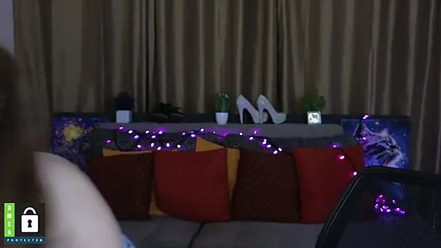 Snapshot of Alicia_redfollow chatting on February 28, 12:42 pm Alicia redfollow online show from February 28, 12:42 pm