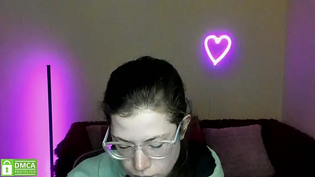 Snapshot of Alicia_redfollow chatting on March 1, 6:35 am Alicia redfollow online show from March 1, 6:35 am