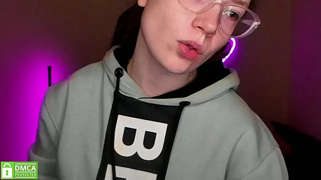 Snapshot of Alicia_redfollow chatting on March 2, 6:27 am Alicia redfollow online show from March 2, 6:27 am