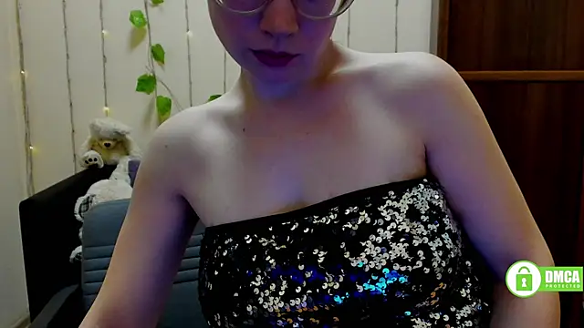 Snapshot of Alicia_redfollow chatting on March 4, 9:40 am Alicia redfollow online show from March 4, 9:40 am