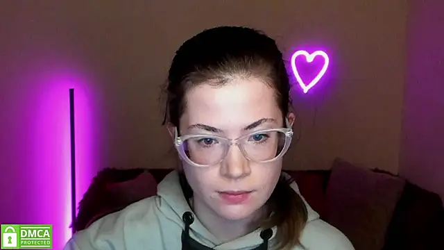 Snapshot of Alicia_redfollow chatting on March 5, 6:23 pm Alicia redfollow online show from March 5, 6:23 pm