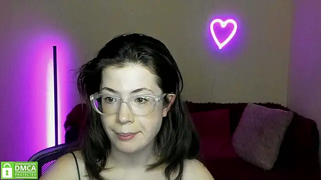 Snapshot of Alicia_redfollow chatting on March 6, 12:32 am Alicia redfollow online show from March 6, 12:32 am