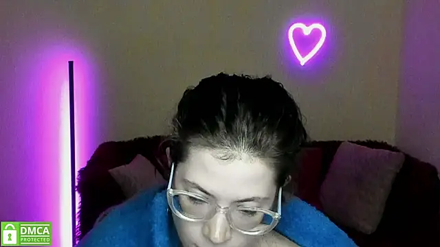 Snapshot of Alicia_redfollow chatting on March 6, 3:35 am Alicia redfollow online show from March 6, 3:35 am