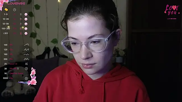 Snapshot of Alicia_redfollow chatting on March 16, 6:31 am Alicia redfollow online show from March 16, 6:31 am