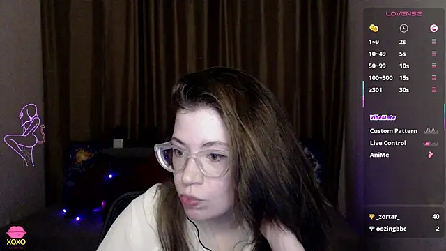 Snapshot of Alicia_redfollow chatting on March 17, 9:23 pm Alicia redfollow online show from March 17, 9:23 pm