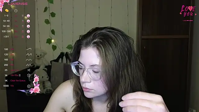 Snapshot of Alicia_redfollow chatting on March 21, 3:13 pm Alicia redfollow online show from March 21, 3:13 pm