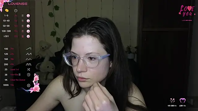 Snapshot of Alicia_redfollow chatting on March 22, 9:24 am Alicia redfollow online show from March 22, 9:24 am