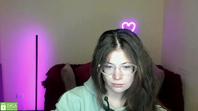 Snapshot of Alicia_redfollow chatting on September 9, 11:21 am Alicia redfollow online show from September 9, 11:21 am