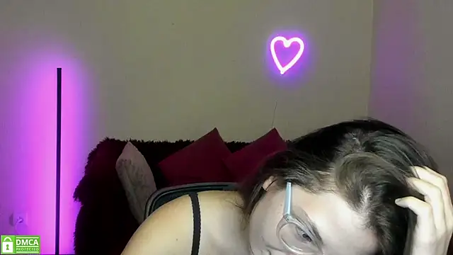 Snapshot of Alicia_redfollow chatting on September 10, 11:21 am Alicia redfollow online show from September 10, 11:21 am