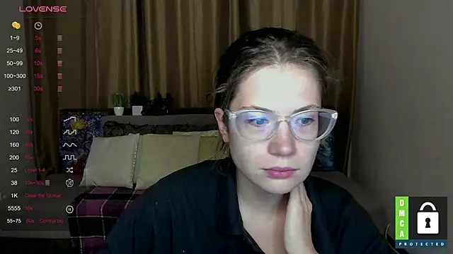 Snapshot of Alicia_redfollow chatting on September 28, 5:18 pm Alicia redfollow online show from September 28, 5:18 pm