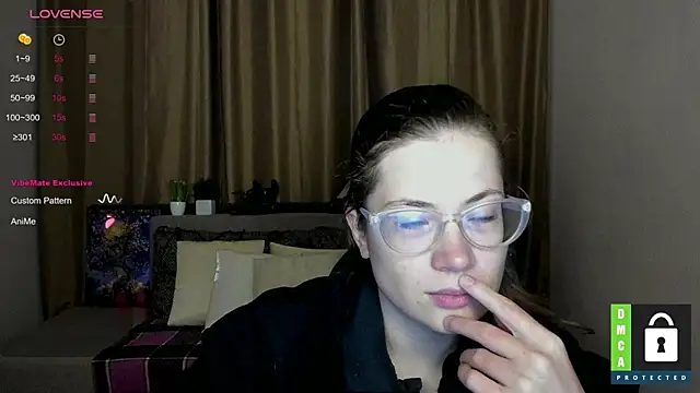 Snapshot of Alicia_redfollow chatting on October 1, 11:27 am Alicia redfollow online show from October 1, 11:27 am