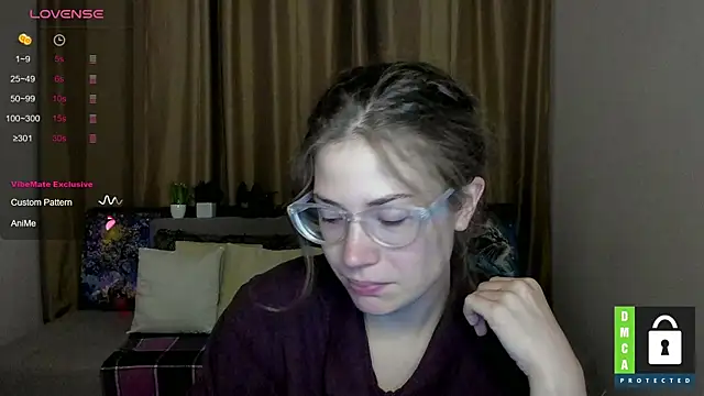 Snapshot of Alicia_redfollow chatting on October 4, 5:11 pm Alicia redfollow online show from October 4, 5:11 pm