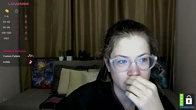 Snapshot of Alicia_redfollow chatting on October 10, 5:17 am Alicia redfollow online show from October 10, 5:17 am