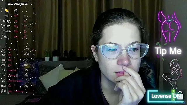 Snapshot of Alicia_redfollow chatting on October 24, 5:04 am Alicia redfollow online show from October 24, 5:04 am