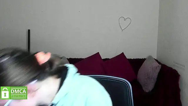 Snapshot of Alicia_redfollow chatting on October 27, 12:09 pm Alicia redfollow online show from October 27, 12:09 pm