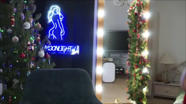 Snapshot of moonlight4u chatting on December 20, 5:04 am moonlight4u online show from December 20, 5:04 am