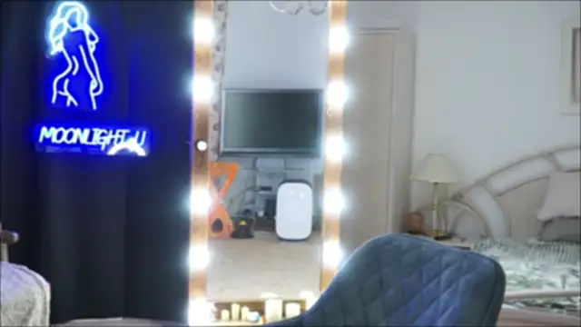 Snapshot of moonlight4u chatting on January 14, 5:19 am moonlight4u online show from January 14, 5:19 am