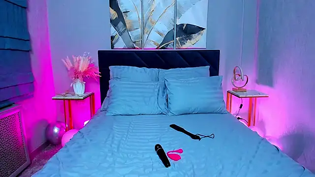 Curvy Dynamite  online show from March 14, 1:16 am