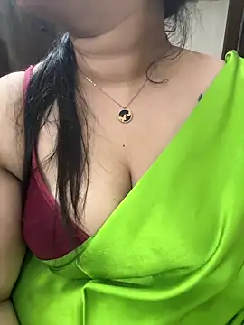 Snapshot of Akhi_Akshaya chatting on December 22, 5:53 pm Akhi Akshaya online show from December 22, 5:53 pm