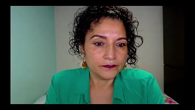 Snapshot of arianna_ros3 chatting on March 12, 1:45 am arianna ros3 online show from March 12, 1:45 am